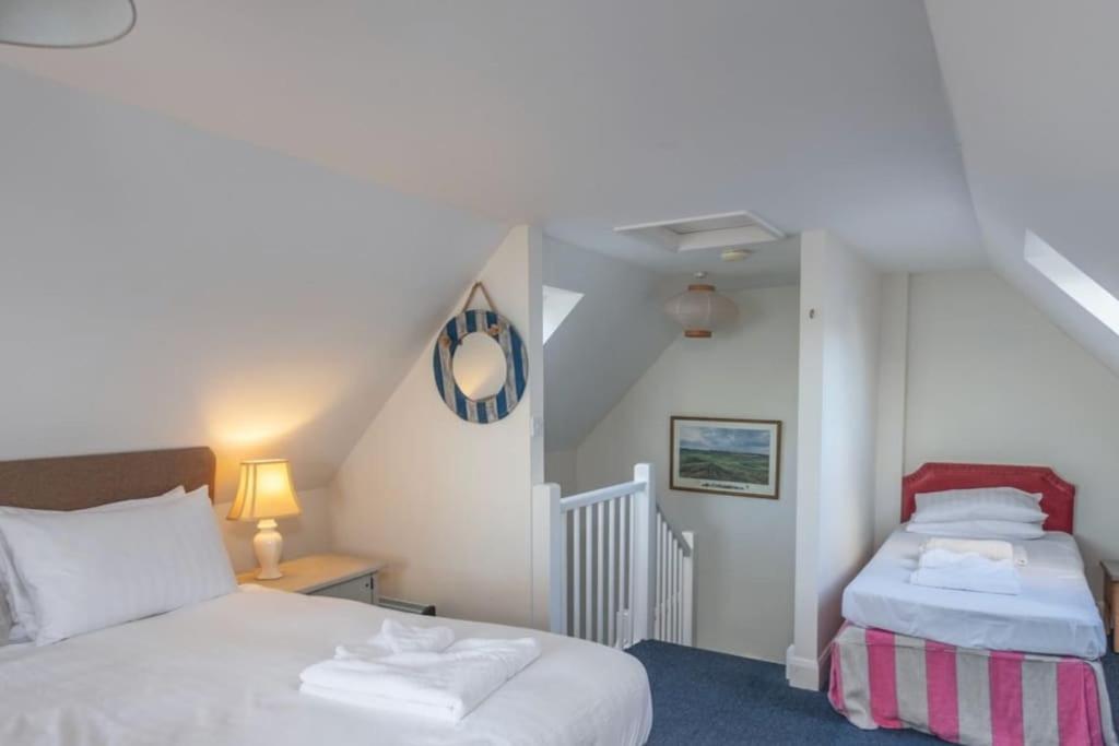 The Old Boat House, Seaview - Seafront Three Bedroom Cottage With Separate Two Bedroom Annexe Esterno foto